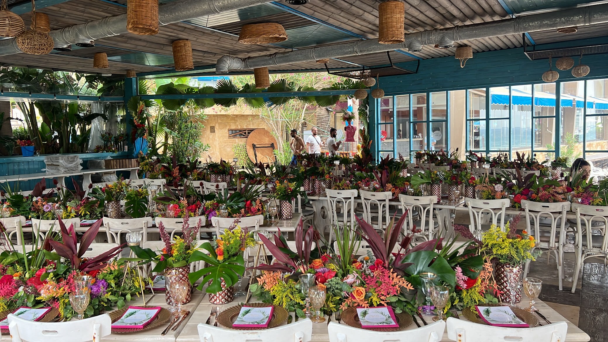 Seaside banquet table